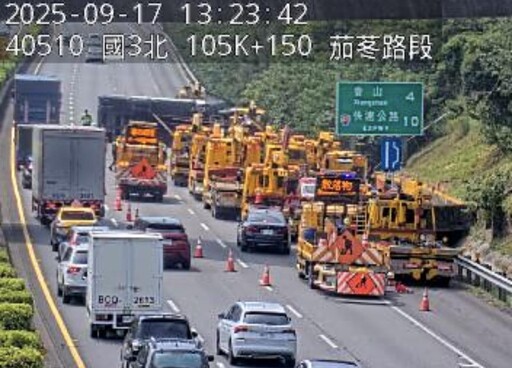 影/斷魂瞬間！國3「拖吊車司機連人帶車出事」畫面太驚悚