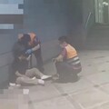 影/只因撞了一下！台大碩士生超商門口遭三節鞭砸頭