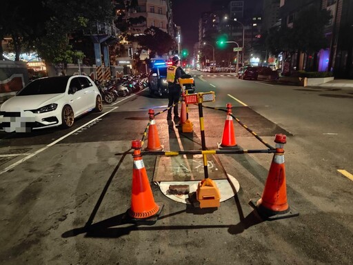 高雄前金區馬路現巨型坑洞 兩車輪胎遭損毀