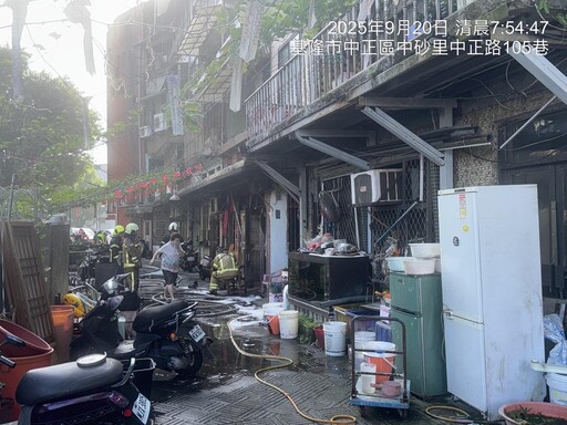 基隆巷內民宅火警！煙火燒竄4層樓 27名住戶緊急撤