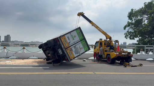 影/天倫破碎！澄清湖車禍祖孫2死1傷 貨車駕駛現身殯儀館