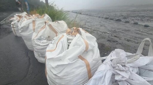 影/水位狂飆!花蓮堰塞湖蓄水量達73% 3鄉鎮7千人急撤離