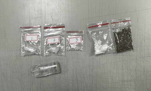影/三重喪屍男毒駕拒檢街頭狂竄 警圍捕搜出4種毒品