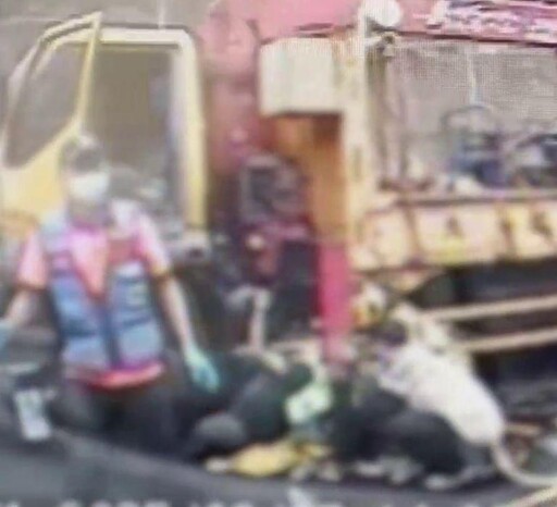影/悚!台南驚見騎士「ㄑ」字型慘嵌車底