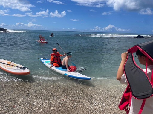 影/恆春15名浮潛客遭離岸流捲走 海巡即時救援全數獲救