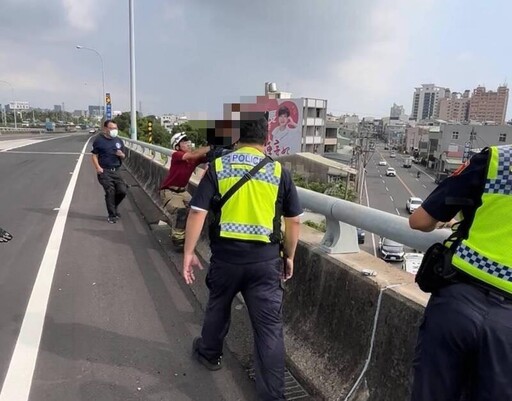 一隻腳在冥界!台86線驚見「男子跨坐橋墩上」