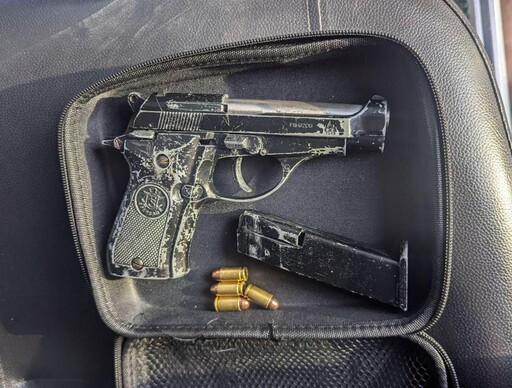 影/台中驚見「武裝遊覽車」！搜出仿貝瑞塔槍彈