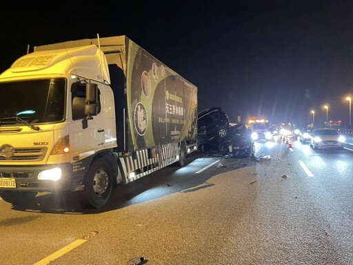 國道3號竹南路段南向嚴重車禍!多車追撞 2人受傷送醫