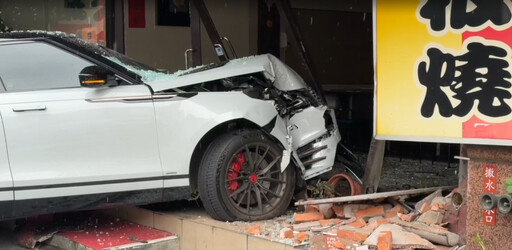 台中離奇車禍!36歲男駕車撞進鐵板燒店 檢相驗排除他殺