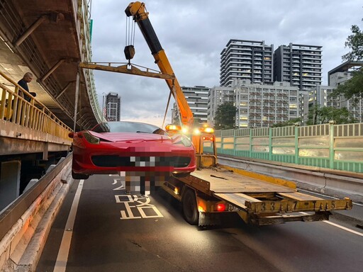 影/法拉利酒駕男見警攔檢 「迴轉逃跑」糗卡高架橋遭逮