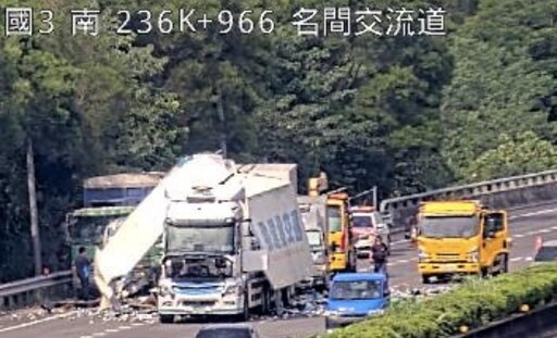 影/國道3號南投段3車追撞 大貨車滿滿鋁罐噴飛