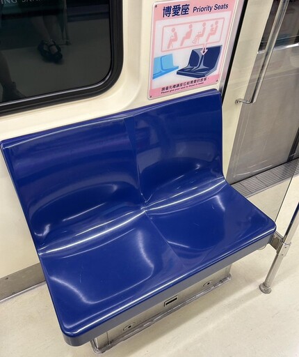 身障男搭捷運坐優先席遭拍照公審 老翁被捷警攔下刪文