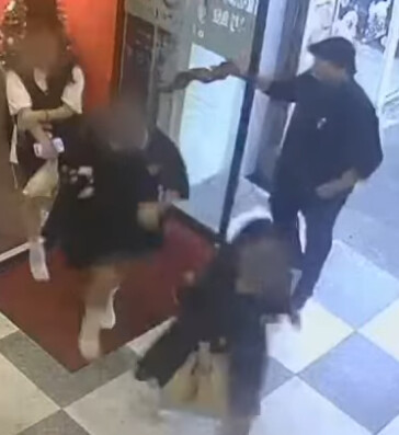 影/台中女高中生放學遭剪刀婦攻擊！良心店員護衛脫危