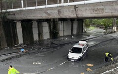 影/馬太鞍便橋遭淹沒！ 明利村慘成「泥流漂漂河村」
