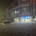 影/鳳凰颱風暴雨炸蘇澳市區！轎車快滅頂、加油站淹水2樓高