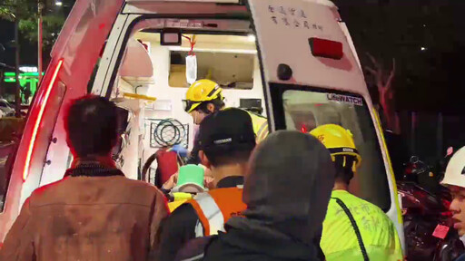 影/颱風天救不回來!八里「15層高樓大火」1女嗆死