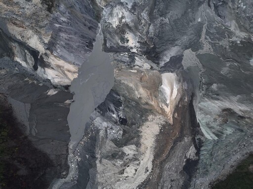 影/請全速撤離!馬太鞍溪新堰塞湖「提前溢流」了