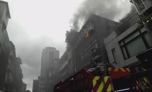 北市松山區公寓火警 4樓竄火舌幸無人傷