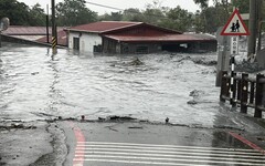 鳳凰重創萬榮鄉！明利村遭洪水入侵 民宅淹沒近一樓高
