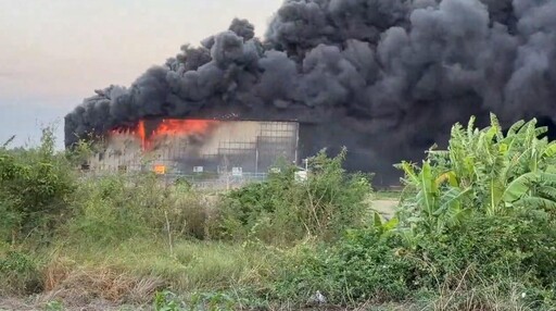 影/台南安定工廠大火!火舌、黑煙衝天畫面曝