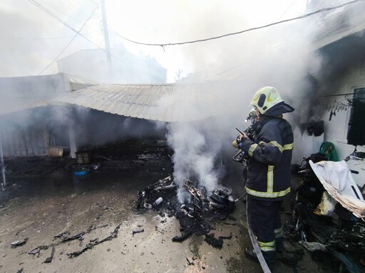 疑烹飪不慎釀禍!高雄三合院火警父子燙傷送醫