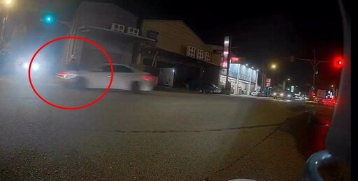 影/瞬間消失!桃園驚悚車禍畫面曝光 機車零件散落一地