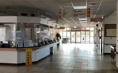 不滿藥品遺失補領需額外付費！54歲婦人失控怒砸醫院