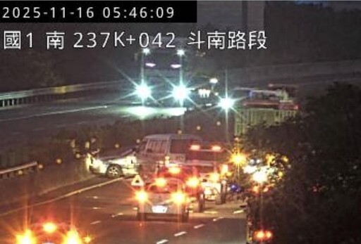 影/國1虎尾段3車追撞翻覆5傷 19歲男噴出車外慘死