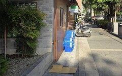 台中東協廣場旁超商62歲男街友突暴斃 留下棉被、藍白拖