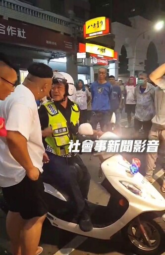 影/高雄廟會封街放炮「五彩煙霧籠罩」 警、環保局開罰