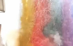 影/高雄廟會封街放炮「五彩煙霧籠罩」 警、環保局開罰