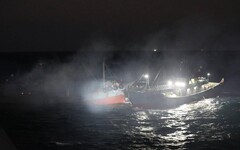 影/陸船台北港外海失火 海巡冒險救援15名船員