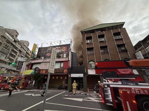 影/天母「知名火鍋店大火」!黑煙狂竄恐怖畫面直擊