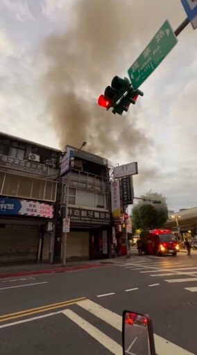 影/天母「知名火鍋店大火」!黑煙狂竄恐怖畫面直擊