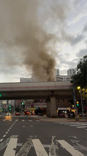 影/天母「知名火鍋店大火」!黑煙狂竄恐怖畫面直擊