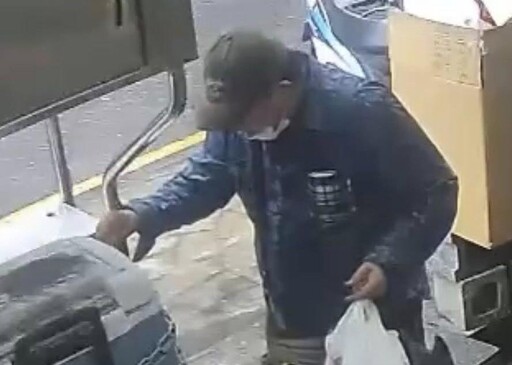 還未營業!林口阿伯保冷箱「偷塞600元」 地瓜球攤販嚇壞