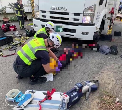 台中女清潔隊員遭物流車輾斃 父母從台東趕往認屍