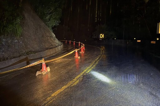 影/雙溪102線巨石崩落交通中斷 晚間恢復通車