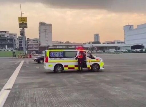 影/高雄外海「外籍船員受傷」!空勤直升機緊急降落貨輪救援