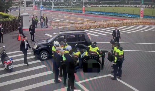 影/總統府前男子駕車衝撞管制哨 警包圍拖下車送辦