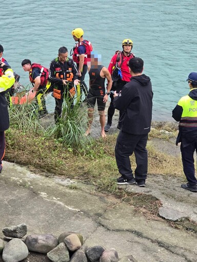 新店水壩驚傳意外！48歲男戲水受困沙洲 幸順利獲救