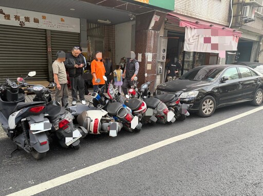 驚悚瞬間曝！桃園20歲駕駛突衝來 女車輛取物慘遭撞噴飛