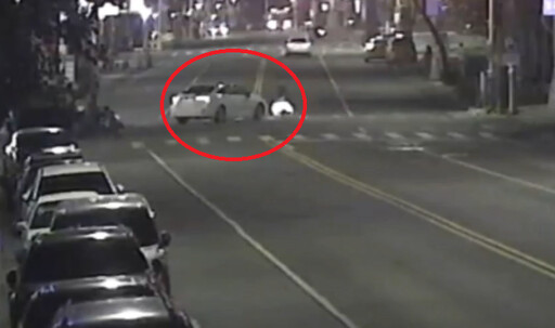 影/高雄轎車左轉「猛撞婦人」 駕駛辯:A柱視線死角