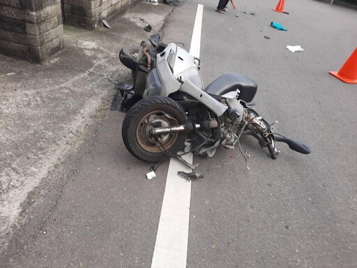 苗栗16歲高中生無照騎車上學 路口對撞機車墜水溝命危