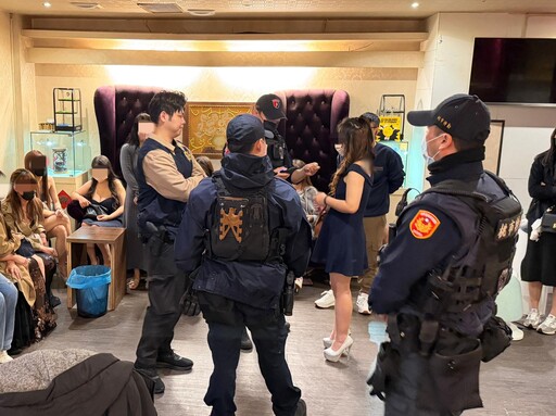 影/中壢警「雷霆除暴」臨檢 唾液快篩揪出通緝犯