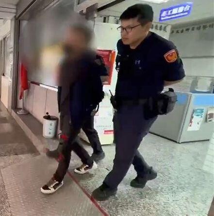 影/以暴制暴！新北24歲女遭男友痛毆 哥帶30公分長刀狠砍