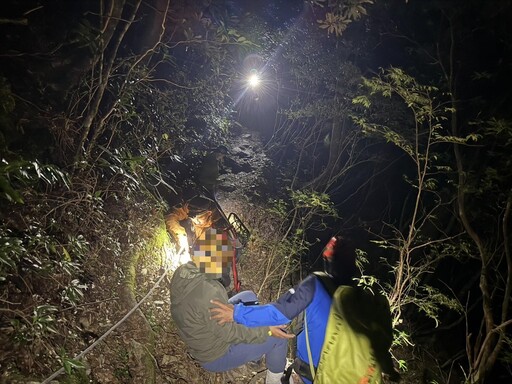 影/女登山客登北大武山跌倒疑骨折 直升機吊掛下山送醫