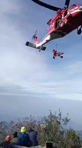 影/女登山客登北大武山跌倒疑骨折 直升機吊掛下山送醫