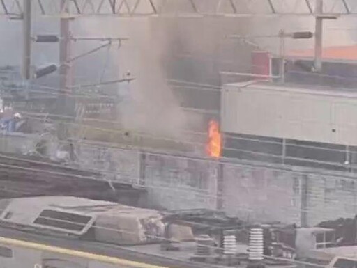 獨/竹南車站驚見大火！「烈焰繞屋」驚悚畫面曝光