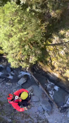 影/台中女山友骨折受困！黑鷹直升機「花蓮出動救援」